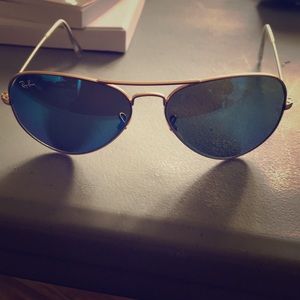 Blue mirrored aviator Ray-Ban